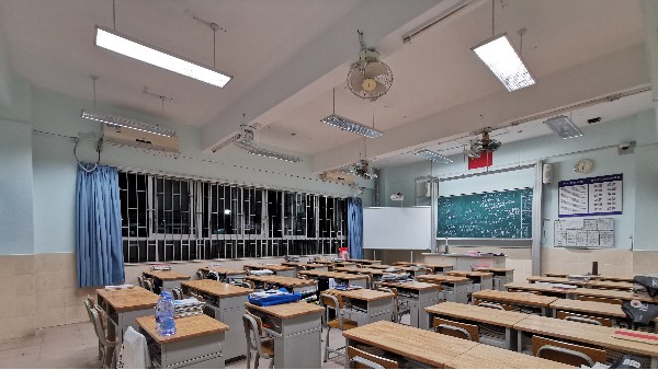 呵護學(xué)生的視力，教室照明要選led護眼教室燈具