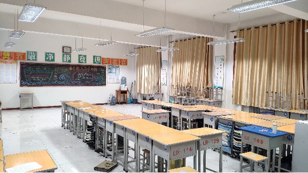 近視超6億上熱搜！教室照明改造只是“新燈換舊燈”？