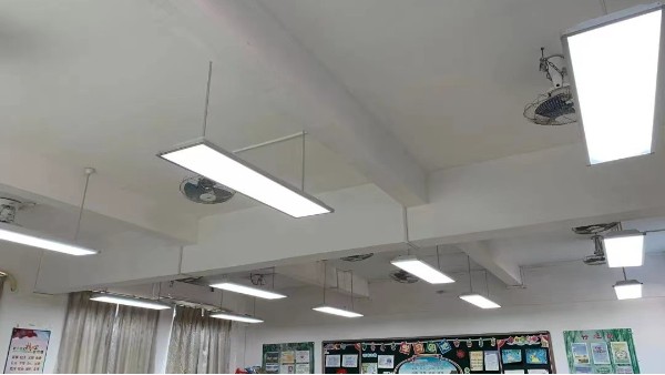 守護學(xué)生視力健康，維格教育護眼燈為成長保駕護航