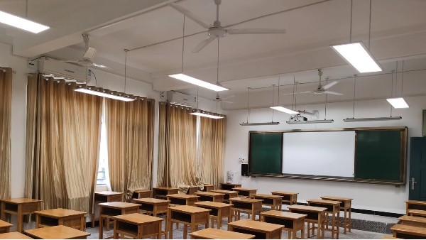 預防學生變成“小眼鏡”，華輝教育照明一直在行動