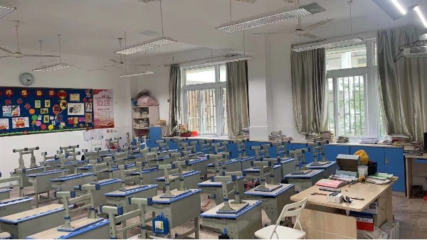 近視與照明環(huán)境有關(guān)｜什么樣的教室光源能有效防控近視？