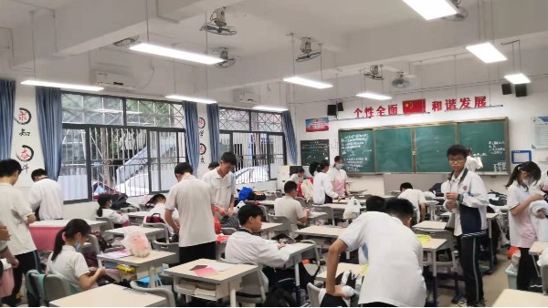 維格教育照明：點(diǎn)亮知識(shí)的曙光，黑板燈的專業(yè)選擇